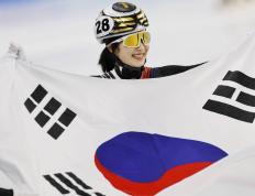 包含直击现场！邀请赛中韩国队如何完成刷新纪录？的词条