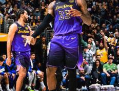 詹姆斯绝杀时刻，米切尔点燃赛场，逆转取胜迎来胜利！