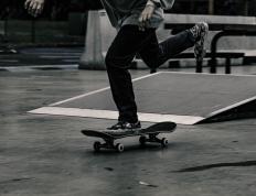 詹姆斯官方宣布重要助攻新规，老鹰引发争议！上演精彩一战