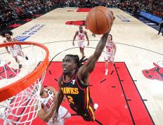 包含老鹰客场失利，战绩下滑势不可挡的词条